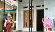 Penyemprotan Desinfektan Oleh Karang Taruna Dusun 2 Desa Gedeg